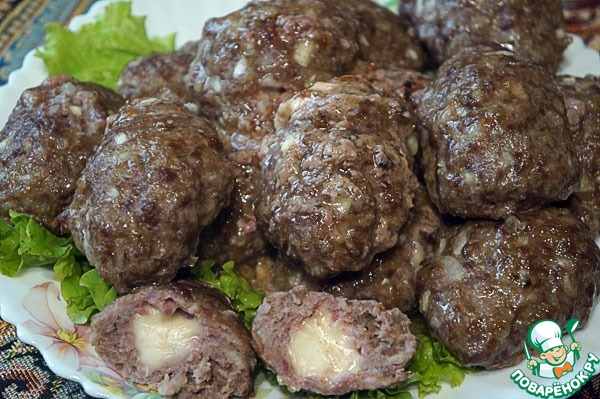 Meatballs with mozzarella cheese