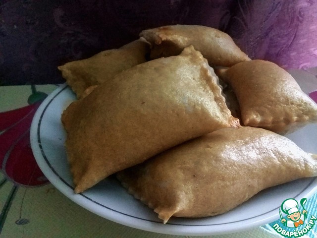 Sweet pies with apples