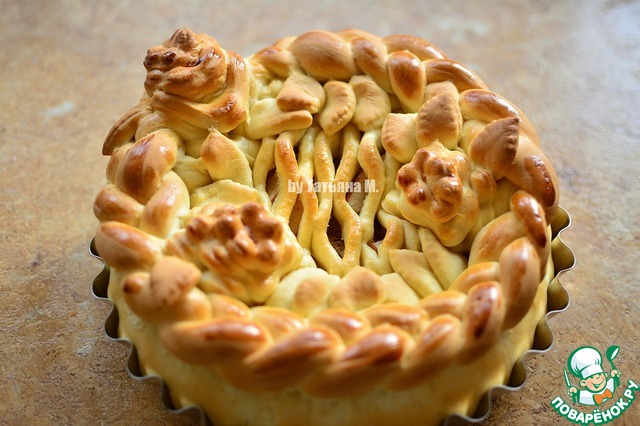 Apple-hazelnut yeast cake