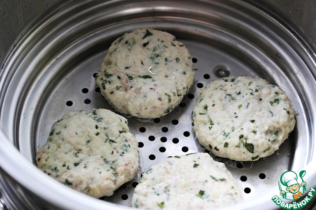 Chicken cutlets with greens