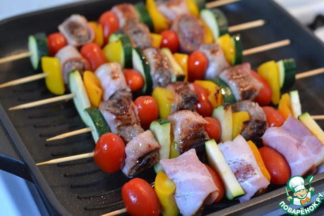 Skewers of minced beef with vegetables