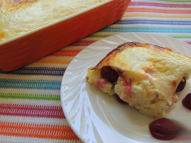 Творожно-рисовая запеканка с вишней