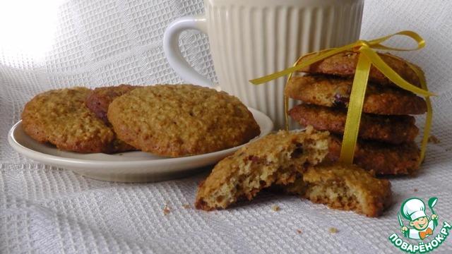 Oatmeal cookies with cranberries, chocolate and nuts