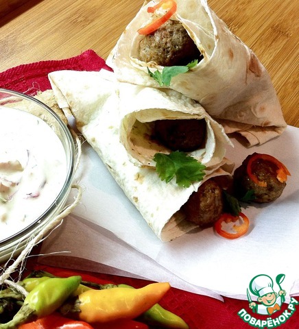 Meat balls in pita bread