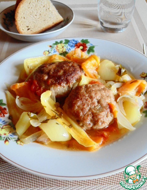 Bifteki (meatballs) with peppers