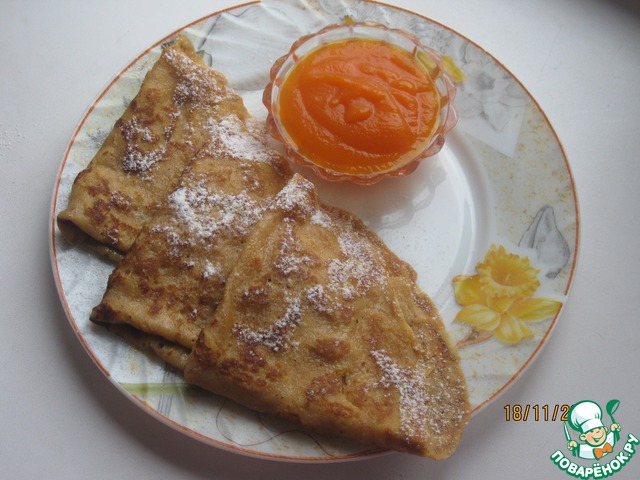 Pumpkin-Apple pancakes with cinnamon