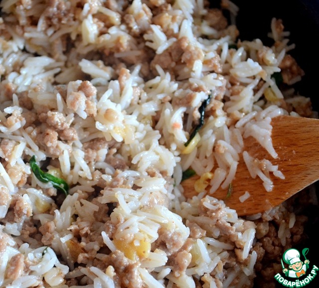 Thai fried rice with pork and Basil