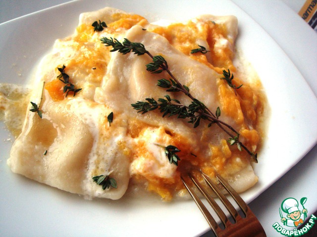 Ravioli with pumpkin, Apple and cheese