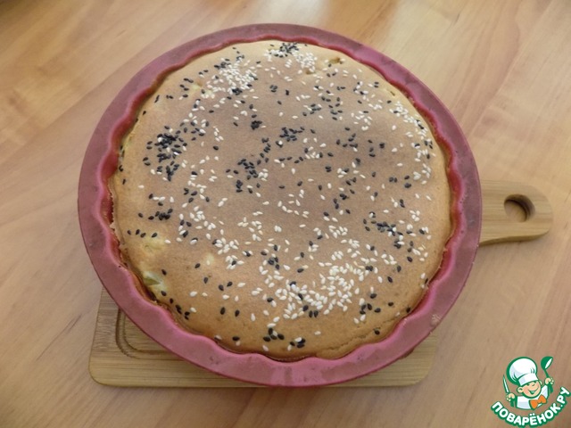 Заливной пирог с огурцами и луком
