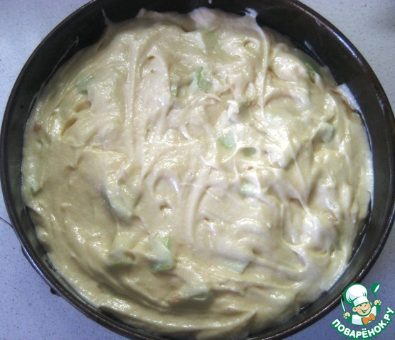 Яблочный пирог с изюмом и пряностями