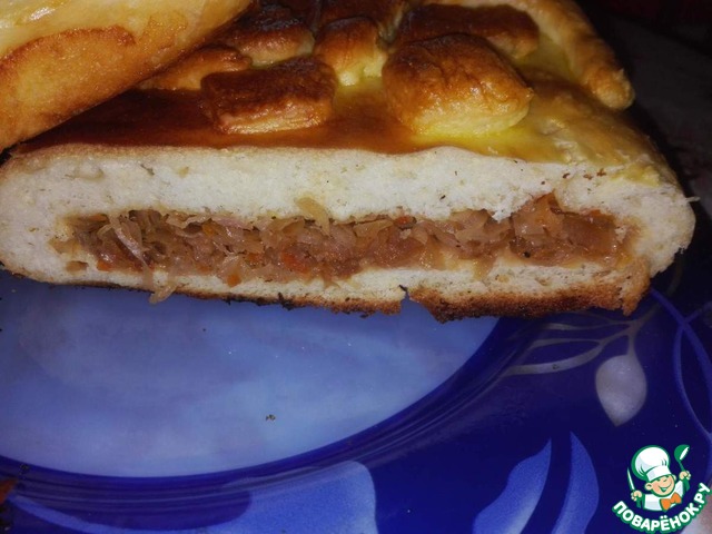 Кулебяка с тушеной капустой
