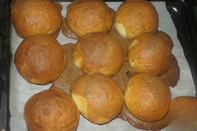 Сдобные булочки с кофейным покрытием