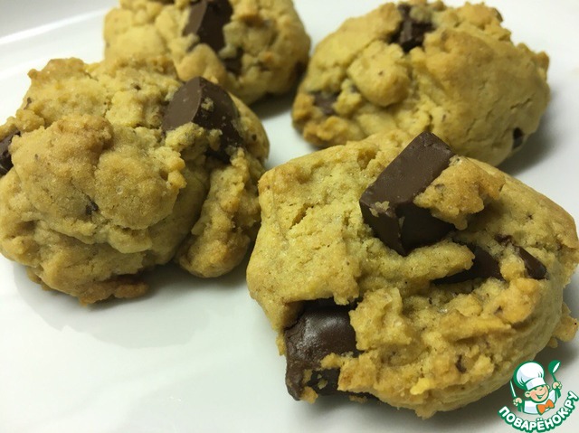 Cookies with chocolate pieces