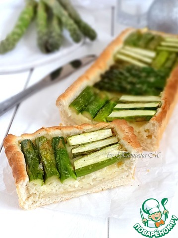 Snack cake with cous-cous and asparagus