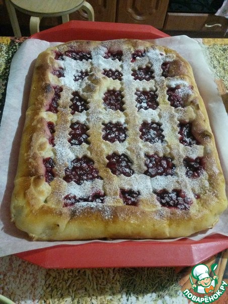 Yeast cake with cranberries