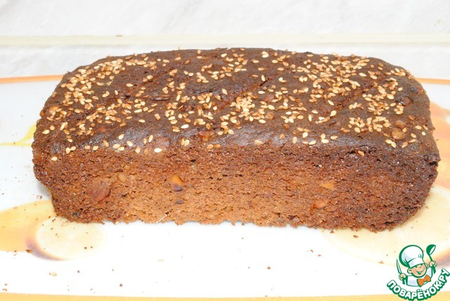 Whole wheat bread with nuts and seeds