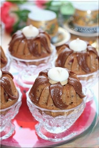 Caramel muffins with beans