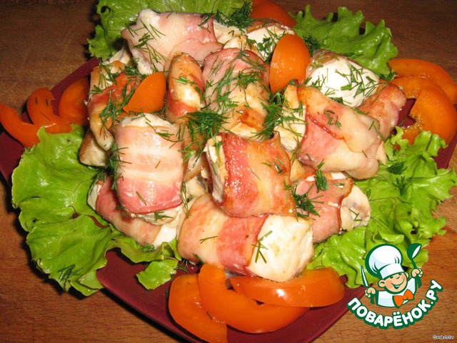 Рулетики из куриной грудки в беконе