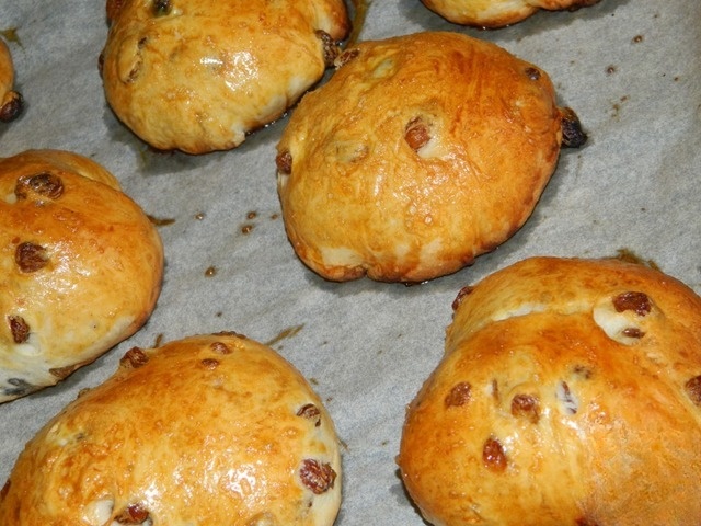 Булочки с изюмом