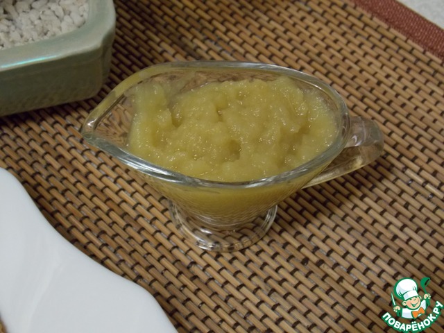 Fritters of celery with Apple sauce