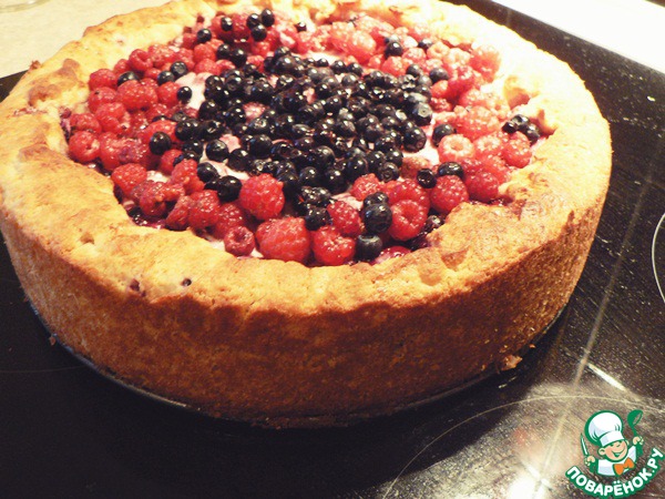 Yeast cake with berries