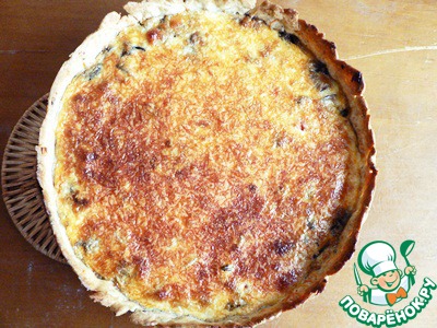 Quiche with mushrooms, cheddar and tomatoes