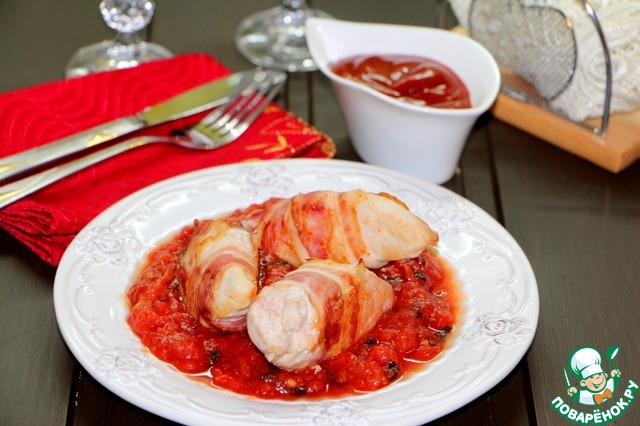 Juicy chicken in tomato sauce