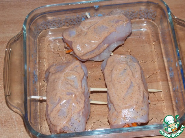 Chicken rolls stuffed with buckwheat and carrots