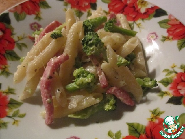 Penne pasta with broccoli and ham sausage