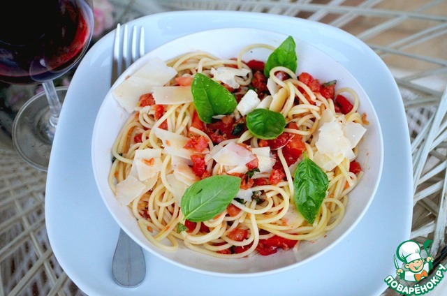 The fresh tomato sauce for pasta