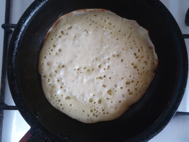 Apple yeast pancakes-lemon