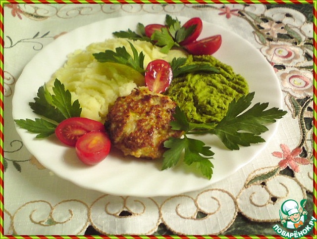 Chicken cutlets with corn and pea puree