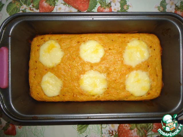 Морковный кекс с творожными шариками