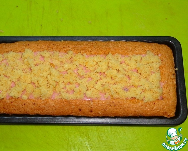 Кекс с клубнично-йогуртовой начинкой