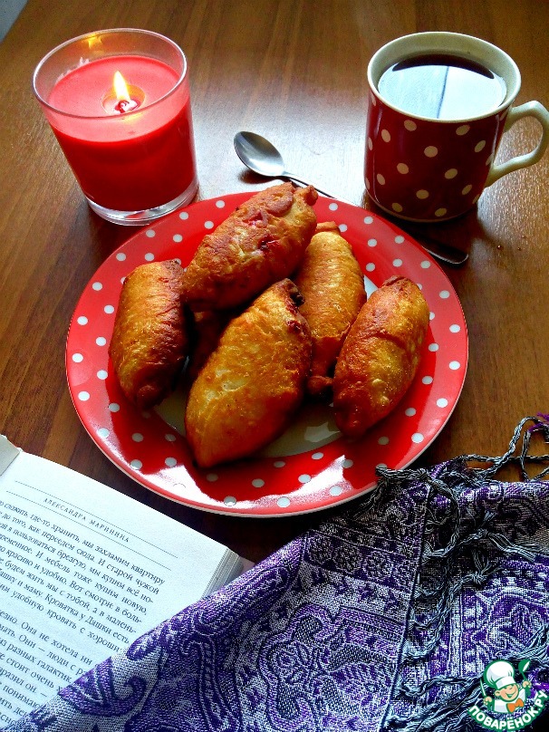 Fried yeast cakes with raspberries