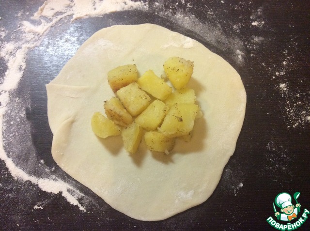 Fried pies with potatoes