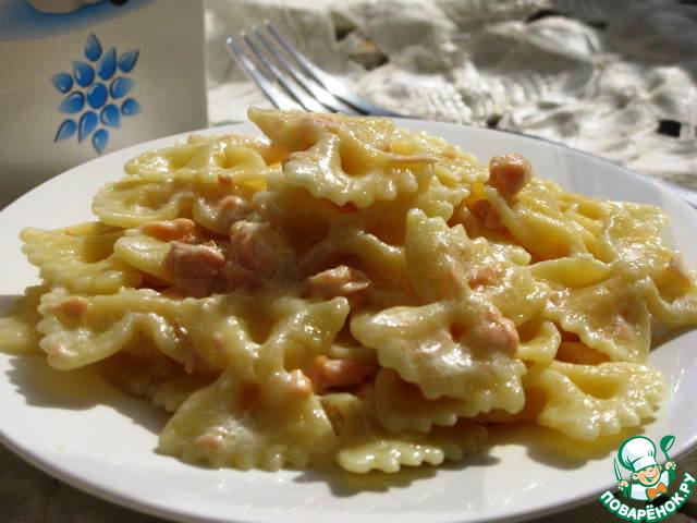 Farfalle with smoked salmon