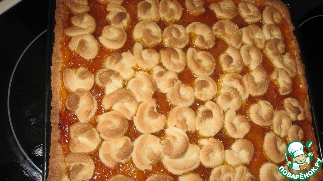 Cozy cake with apricot jam