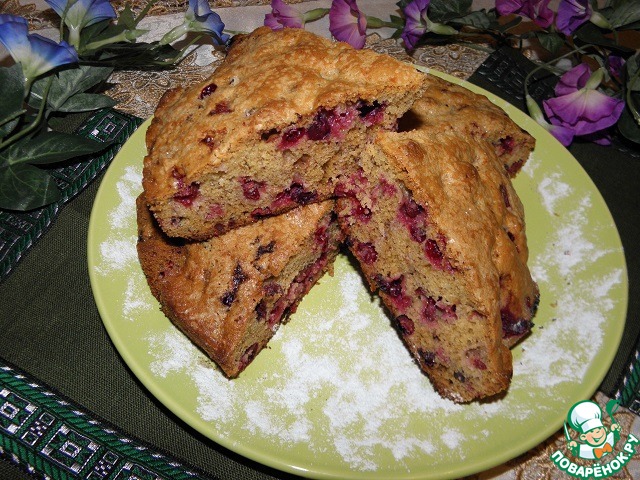 Cake with cranberries 
