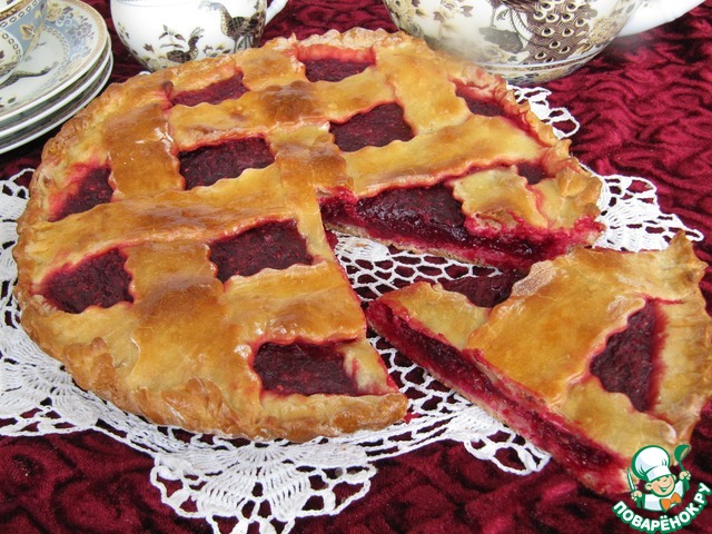 Beet pie with cranberries