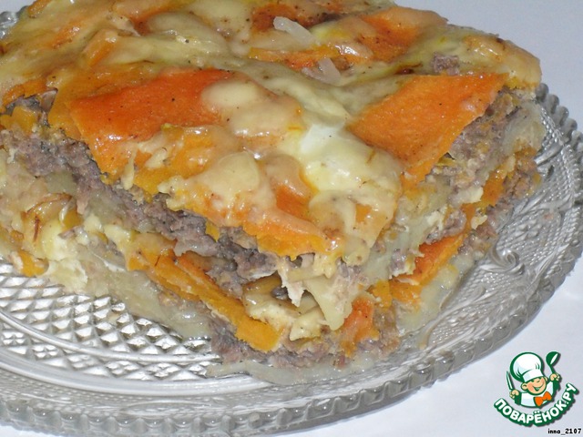 Potato gratin with minced chicken giblets and pumpkin