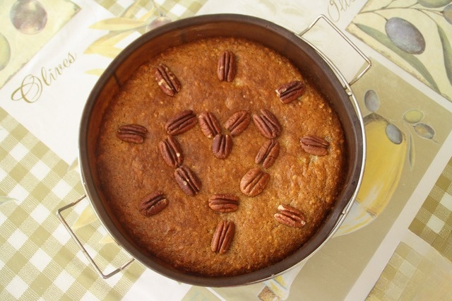 Lean banana cake with pecans