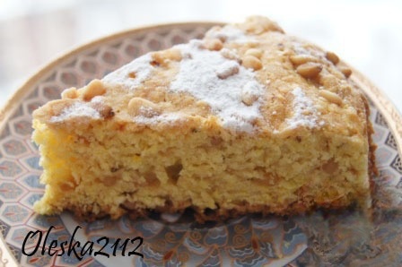 Phoenician cake with semolina and turmeric