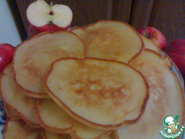 Pancakes with frozen apples