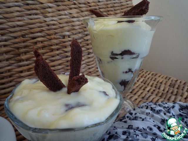 Chocolate cakes with milky cream and coconut