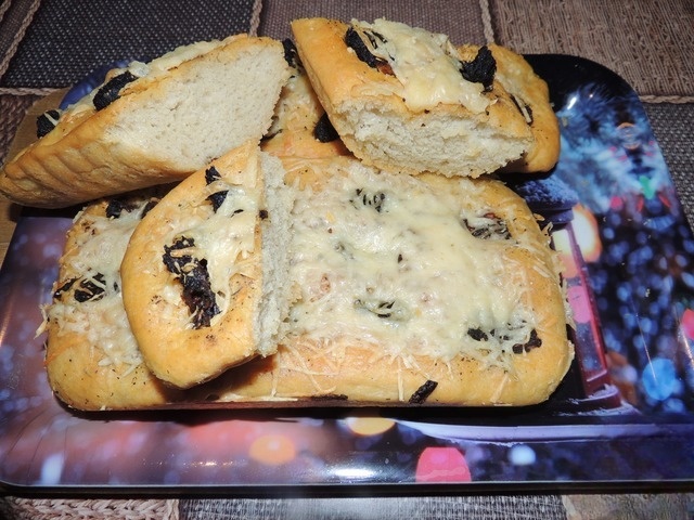 Focaccia with sun-dried tomatoes and Parmesan cheese