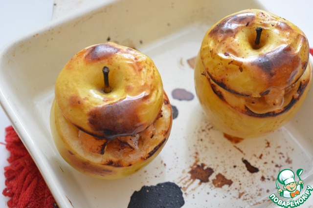 Apples stuffed with chicken and shrimp