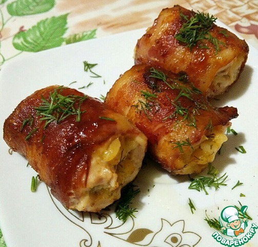 Curls of chicken fillet wrapped in bacon