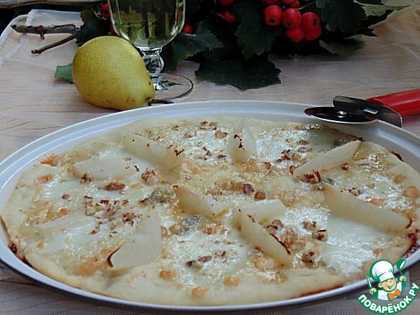 Pizza with pear and Gorgonzola