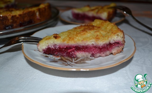 Apple pie with cherries in Polish